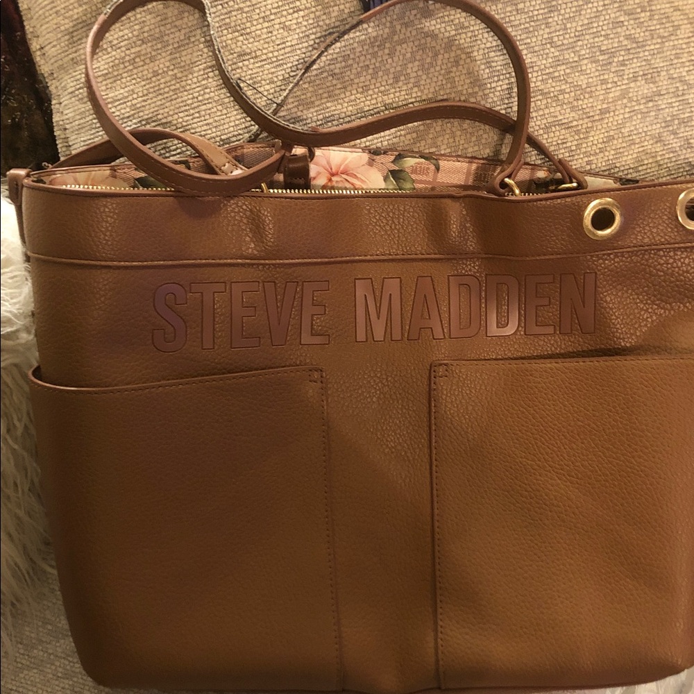 👌🏼👌🏼👌🏼Steve Madden Tan Tote Bag with Gold Accents